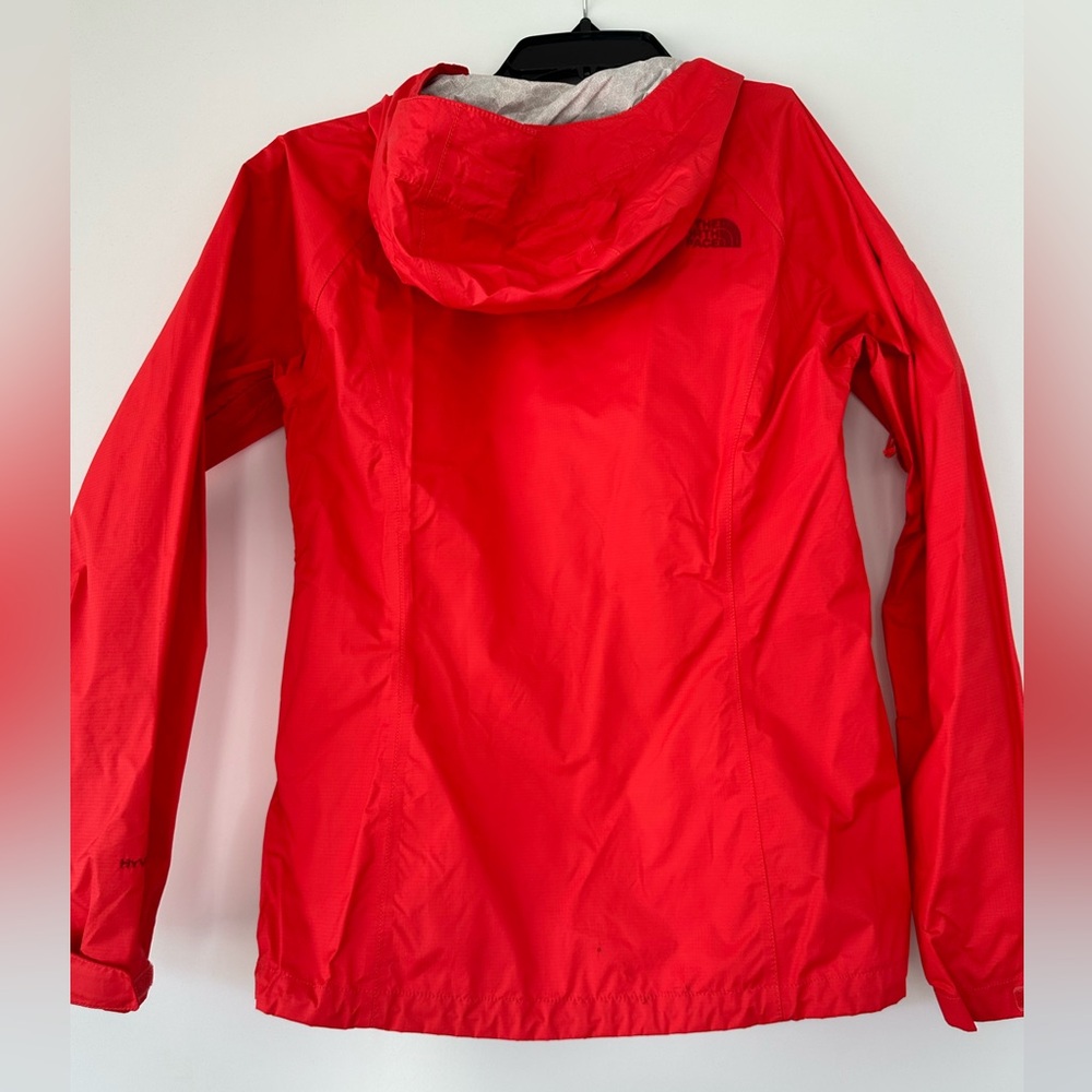 The north face rain jacket bright red - Picture 3 of 4
